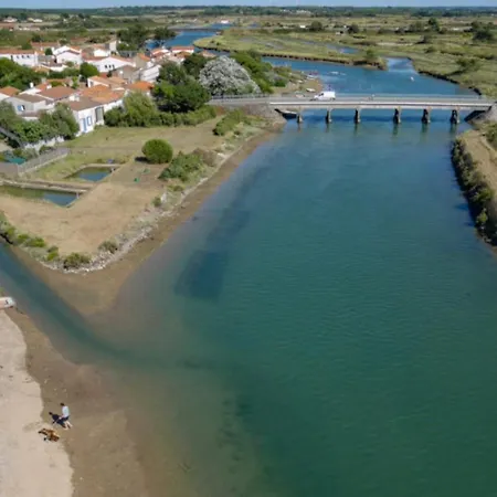House With Garden Near The Sea Vakantiehuis Brem Sur Mer