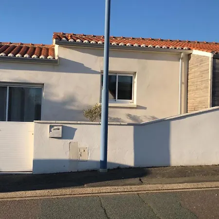 House With Garden Near The Sea *